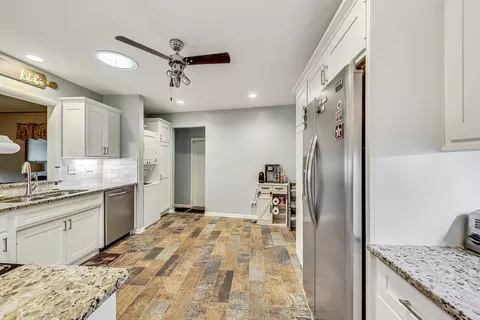 Kitchen - 1660 Lin Lor Ct, Elgin, IL 60123 photo 3 of 3