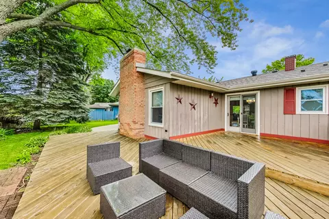 Exterior - 1660 Lin Lor Ct, Elgin, IL 60123 photo 3 of 10