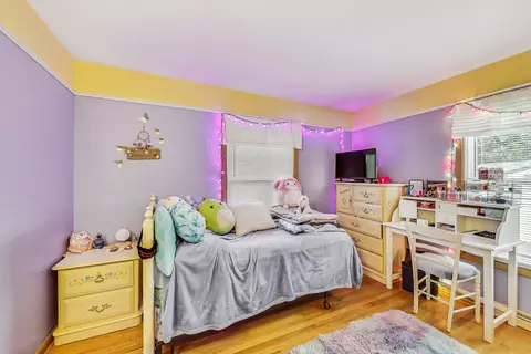 Bedroom - 1660 Lin Lor Ct, Elgin, IL 60123 photo 5 of 6