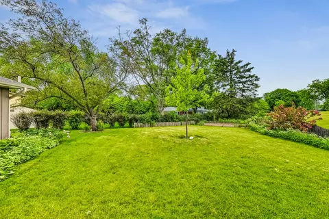 Exterior - 1660 Lin Lor Ct, Elgin, IL 60123 photo 7 of 10