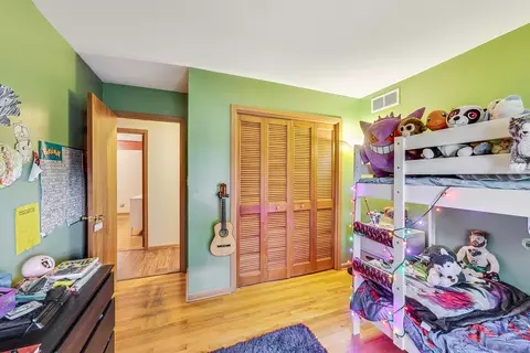 Bedroom - 1660 Lin Lor Ct, Elgin, IL 60123 photo 4 of 6