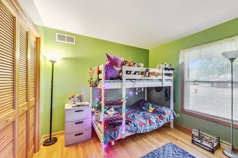 Bedroom - 1660 Lin Lor Ct, Elgin, IL 60123 photo 3 of 6