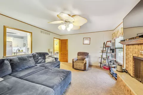 Living - 1660 Lin Lor Ct, Elgin, IL 60123 photo 5 of 5