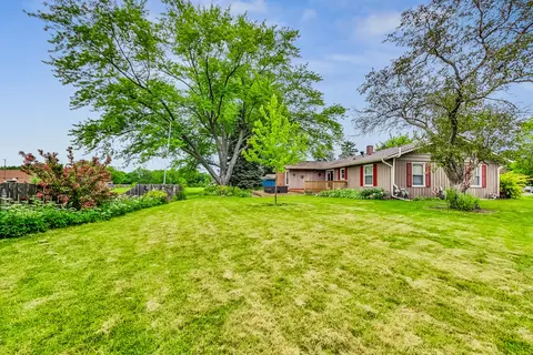Exterior - 1660 Lin Lor Ct, Elgin, IL 60123 photo 8 of 10