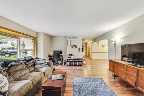 Living - 1660 Lin Lor Ct, Elgin, IL 60123 photo 3 of 5