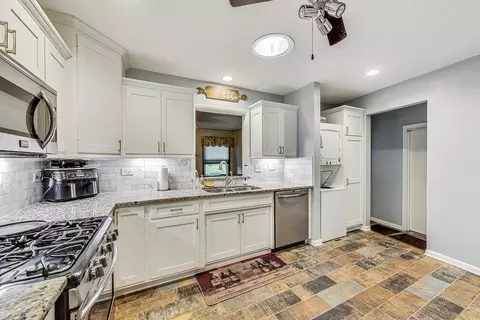 Kitchen - 1660 Lin Lor Ct, Elgin, IL 60123 photo 2 of 3