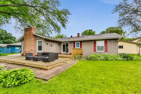 Exterior - 1660 Lin Lor Ct, Elgin, IL 60123 photo 6 of 10