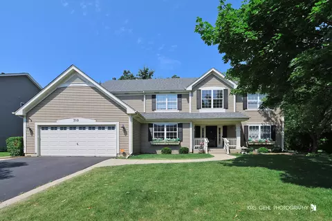 710 Aster Dr, Gurnee, IL 60031