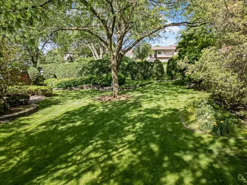 113 Surrey Ln, Burr Ridge, IL 60527 photo 19