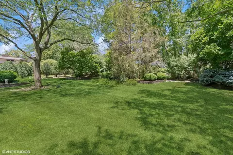 113 Surrey Ln, Burr Ridge, IL 60527 photo 2