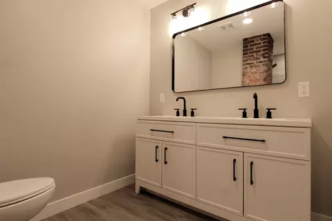 Bath - 556 S Evergreen Ave, Kankakee, IL 60901 photo 4 of 7