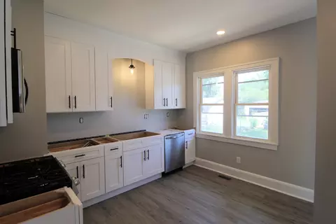 Kitchen - 556 S Evergreen Ave, Kankakee, IL 60901 photo 2 of 3