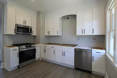 Kitchen - 556 S Evergreen Ave, Kankakee, IL 60901 photo 3 of 3