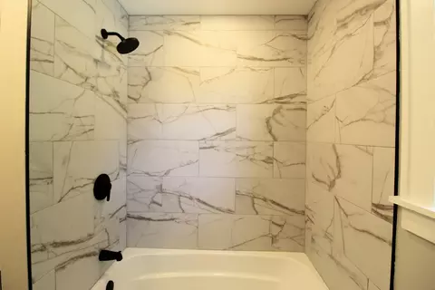 Bath - 556 S Evergreen Ave, Kankakee, IL 60901 photo 7 of 7