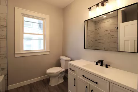 Bath - 556 S Evergreen Ave, Kankakee, IL 60901 photo 2 of 7