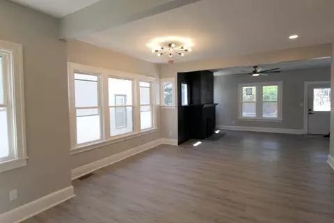 Living - 556 S Evergreen Ave, Kankakee, IL 60901 photo 4 of 4