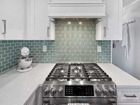 Kitchen - 1403 River Dr, Munster, IN 46321 photo 3 of 4