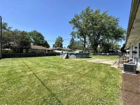 Exterior - 980 Deborah Ave, Elgin, IL 60123 photo 3 of 5