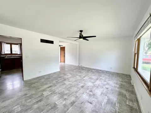 Living - 980 Deborah Ave, Elgin, IL 60123 photo 3 of 7