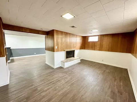 Living - 980 Deborah Ave, Elgin, IL 60123 photo 6 of 7
