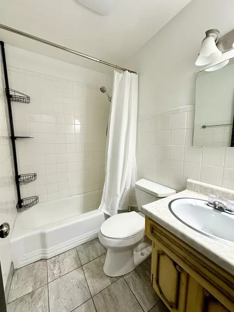 Bath - 980 Deborah Ave, Elgin, IL 60123 photo 1 of 1