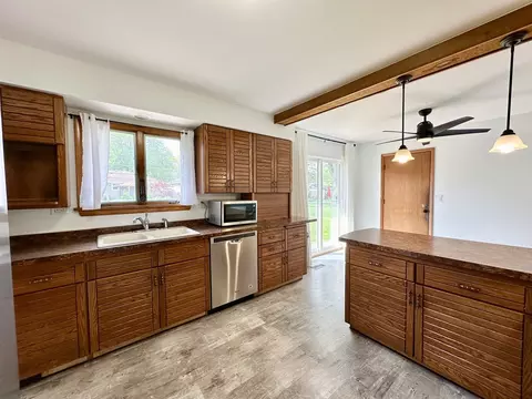 Kitchen - 980 Deborah Ave, Elgin, IL 60123 photo 4 of 6
