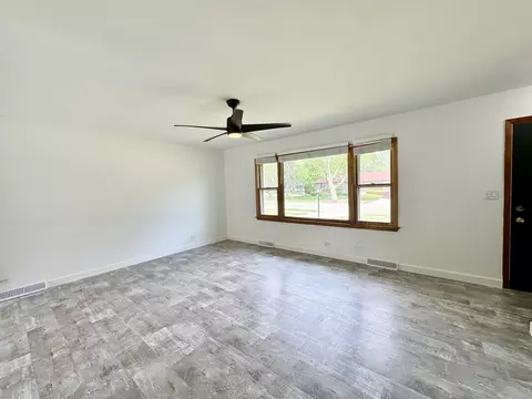 Living - 980 Deborah Ave, Elgin, IL 60123 photo 1 of 7