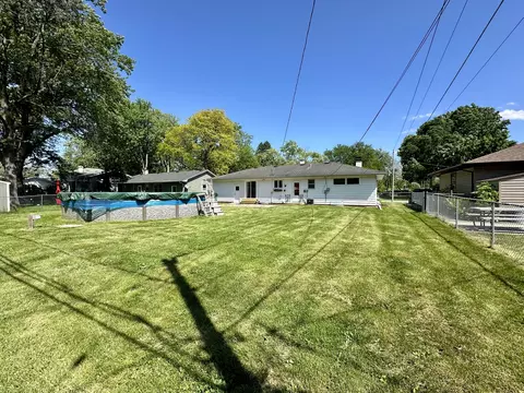 Exterior - 980 Deborah Ave, Elgin, IL 60123 photo 4 of 5