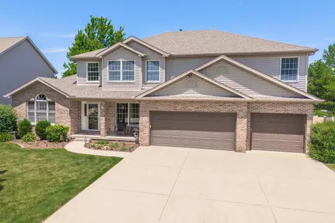 16 Shoal Creek Ct, Bloomington, IL 61704