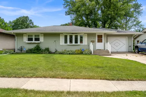 3725 Connecticut Dr, Rockford, IL 61108