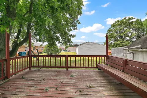 Exterior - 306 E Cherry St, Watseka, IL 60970 photo 3 of 4