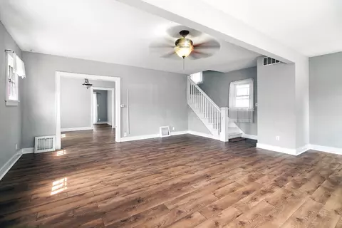 Living - 306 E Cherry St, Watseka, IL 60970 photo 6 of 8