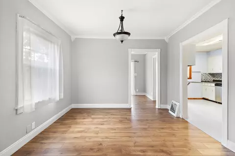 Living - 306 E Cherry St, Watseka, IL 60970 photo 3 of 8