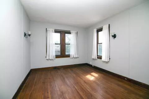 Bedroom - 306 E Cherry St, Watseka, IL 60970 photo 4 of 7