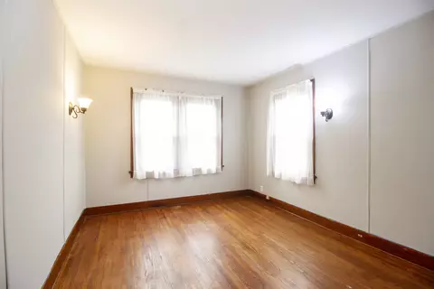 Living - 306 E Cherry St, Watseka, IL 60970 photo 4 of 8