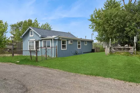 402 Lakeland Ave, Fox Lake, IL 60020