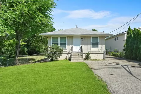18 E Clarendon Dr, Round Lake Beach, IL 60073