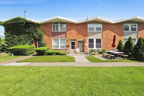 1564 Woodland Ave #C, Des Plaines, IL 60016