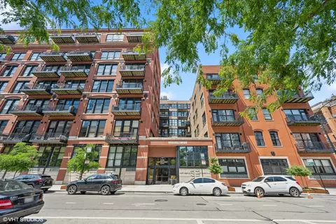 226 N Clinton St #715, Chicago, IL 60661