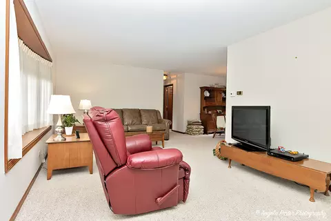 Living - 24837 W Crabtree Ln, Ingleside, IL 60041 photo 3 of 3