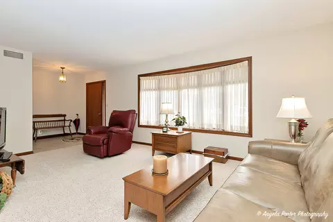 Living - 24837 W Crabtree Ln, Ingleside, IL 60041 photo 1 of 3