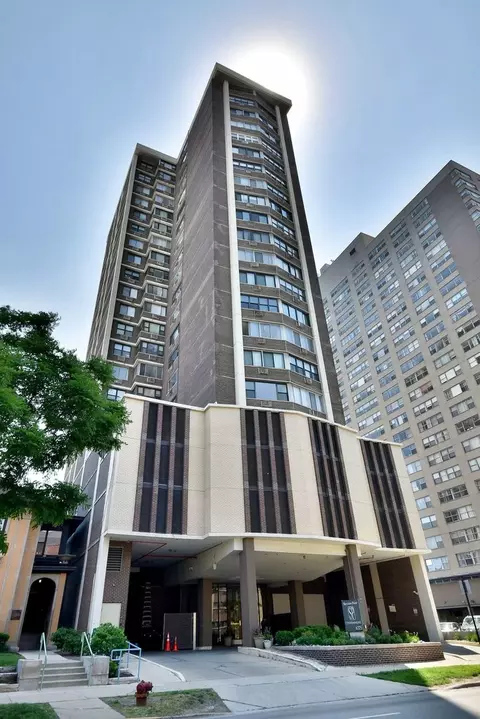 6325 N Sheridan Rd #801, Chicago, IL 60660
