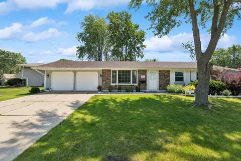 117 Patricia Dr, Schaumburg, IL 60193