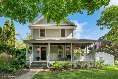 162 E Woodland Rd, Lake Forest, IL 60045