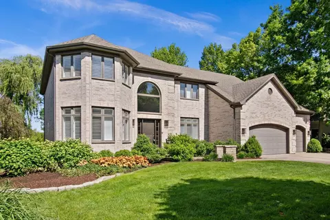 2703 Turnberry Rd, Saint Charles, IL 60174