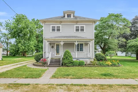 324 W Garfield Ave, Cissna Park, IL 60924
