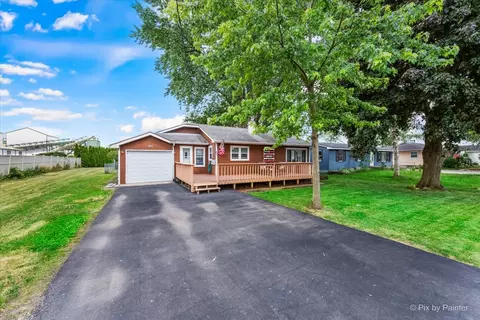 300 S Maple St, Waterman, IL 60556