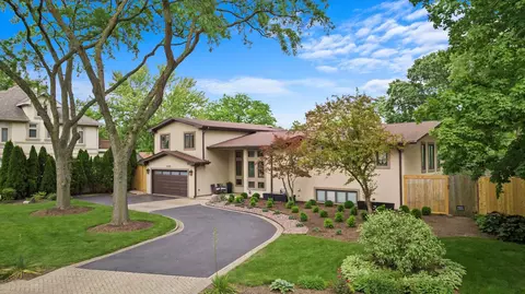 1035 Rosemary Ter, Deerfield, IL 60015