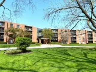 1405 E Central Rd #301A, Arlington Heights, IL 60005