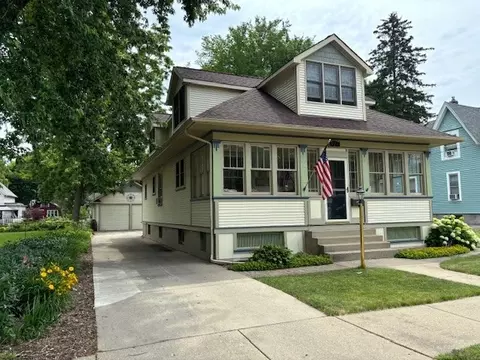 927 Logan Ave, Elgin, IL 60120 photo 2